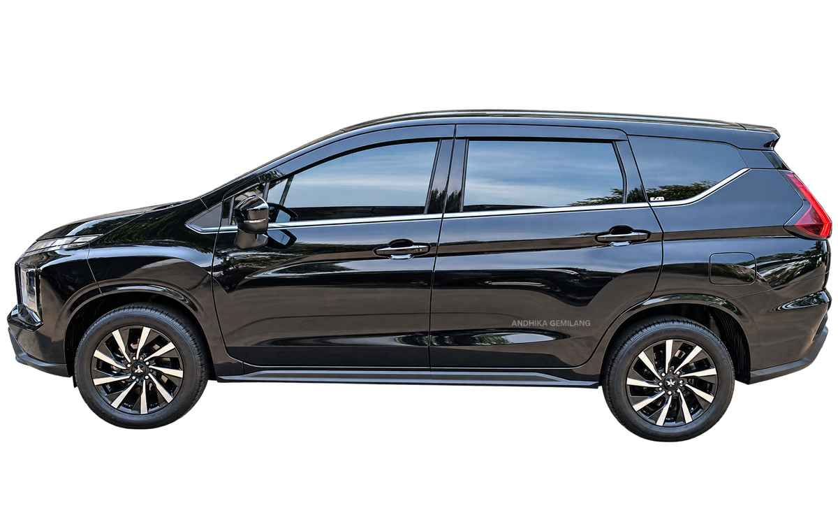 Mitsubishi Xpander Exceed Tourer CVT Hitam tampak samping